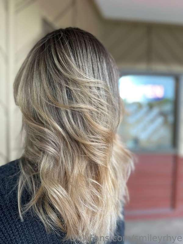 ✨New Hair✨

Changed it up a bit!
How do we feel about it?🥰

..