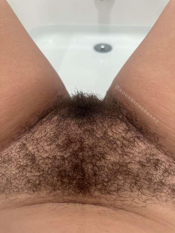 what’s a girl gotta do to have her bush eaten? 😏💦
