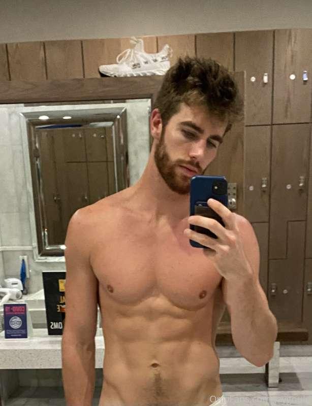 Just got done with a workout that got me all hot and horny 😈..