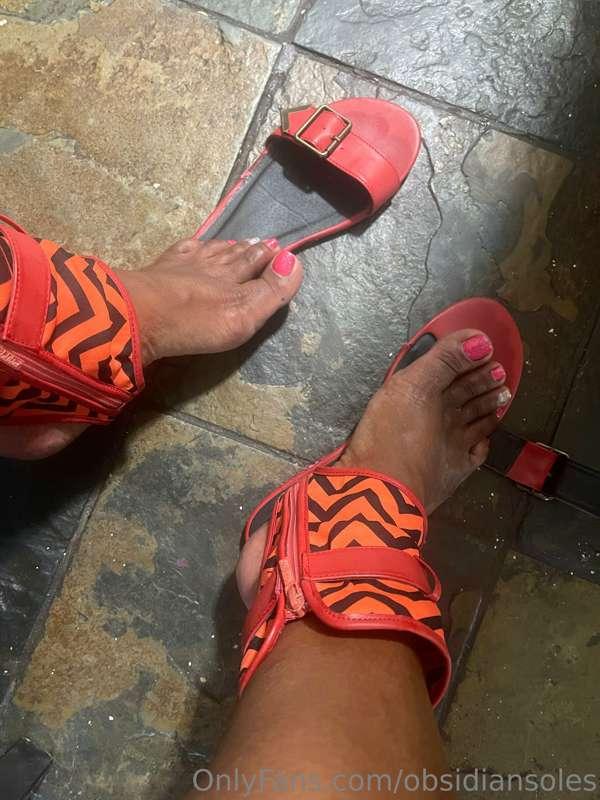 My shoes broke. Omggg they were so cute.Now I need a new ora..