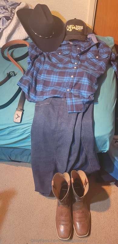 Going to the Morgan Wallen concert tonight. What hat should ..