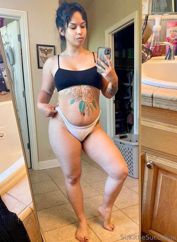 With clothes vs without 🤭 I can’t stop taking nudes in this ..
