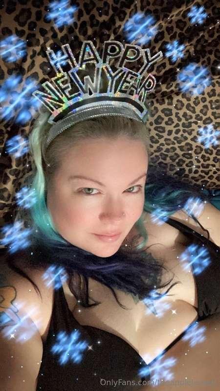 Happy New Year 🥳🍾 Hope I’m part of your 2025💋 Tip for specia..
