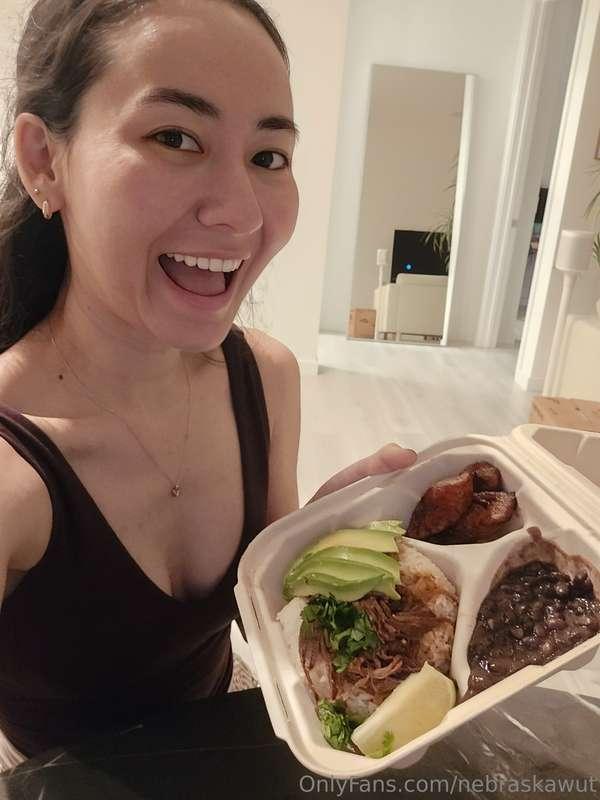 dinner and dessert in one pic 😋