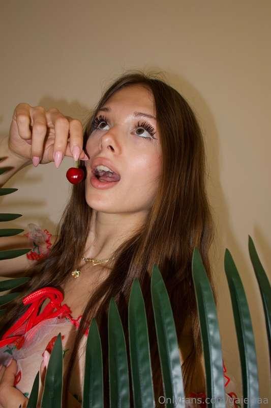 Mmm… who wants to be my cherry on top tonight? 🍒 I promise I..