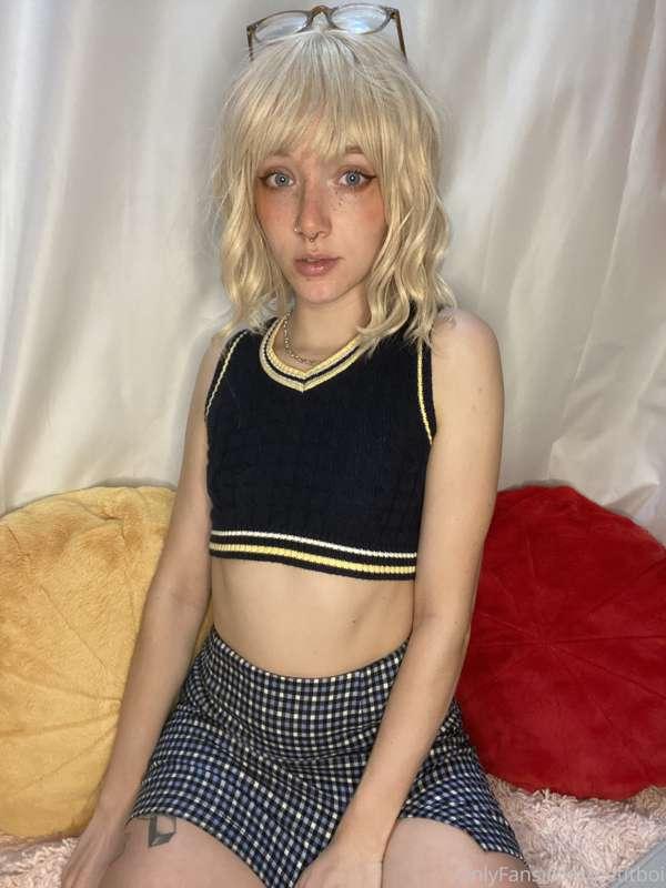 Extra little schoolgirl shoot in celebration of reaching ove..