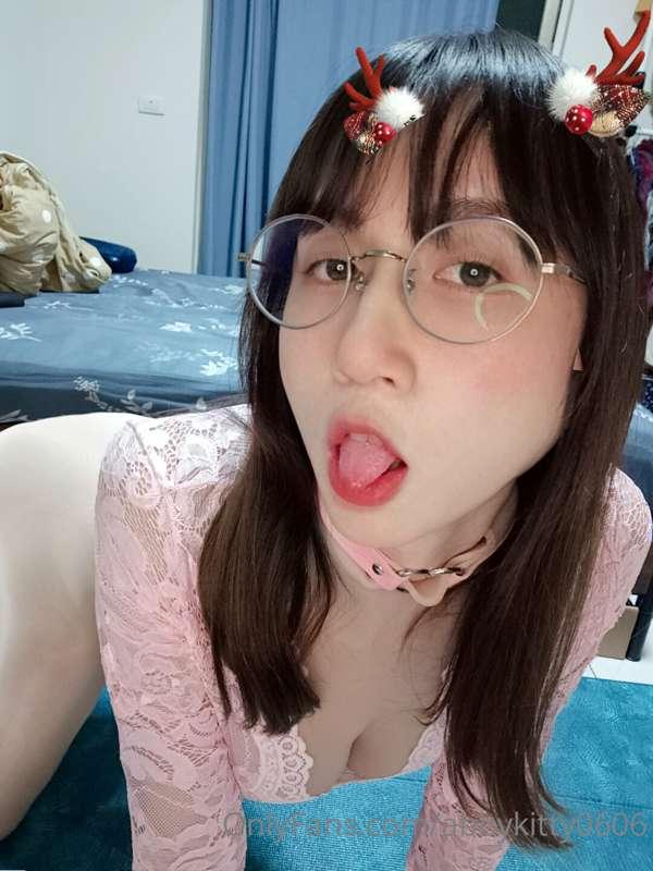 Oh , yes ~
Big tits ,chastity,big ass
Sooooo hot

天哪
巨大胸部，贞操..