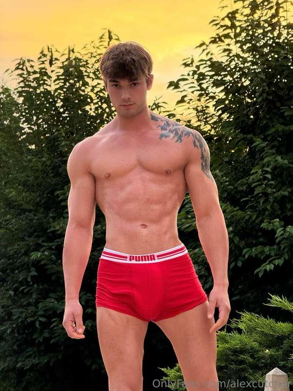 The great outdoors has never felt so great 😈🌳Exclusive updat..