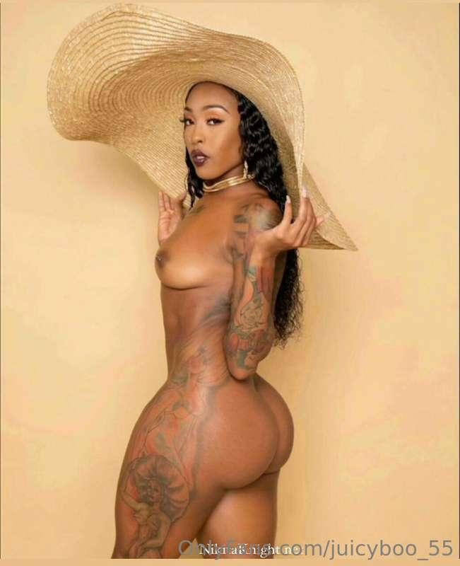 My bae @iamnikitaknight is looking for some new Dick  🍆😈💦  C..