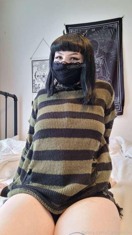 wanna cuddle? ☺️

˚｡･ﾟ✧ #goth #alt #curvy ✧˚｡･ﾟ