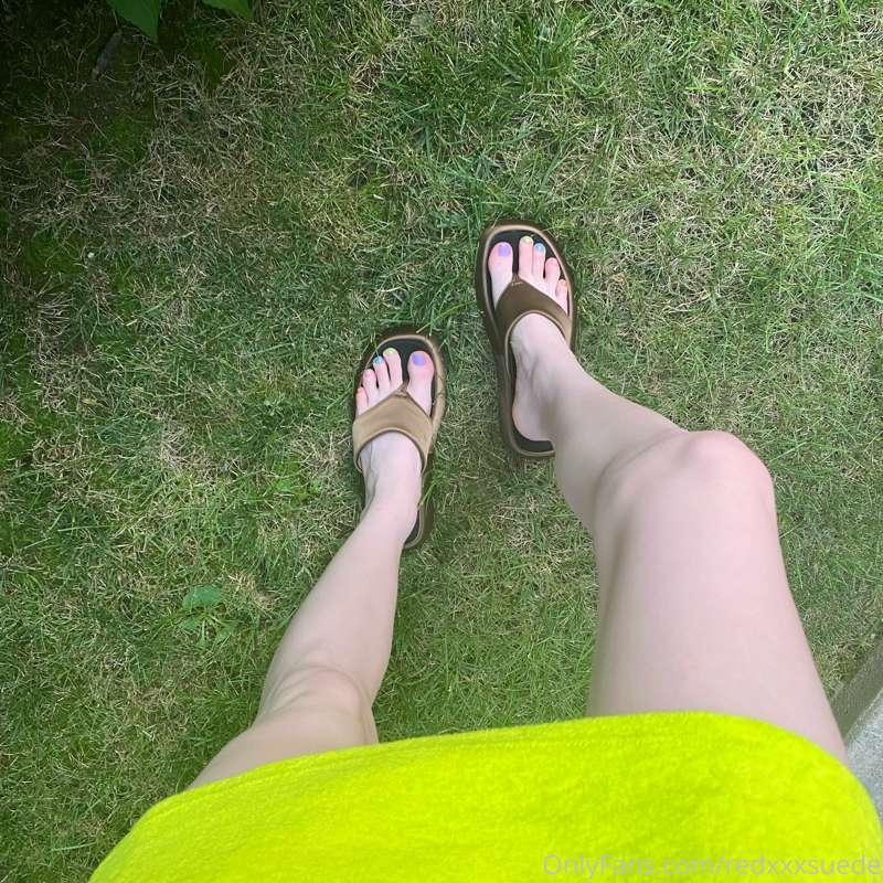 Cute new sandals 👡 I’m painting my toes red in a few days he..