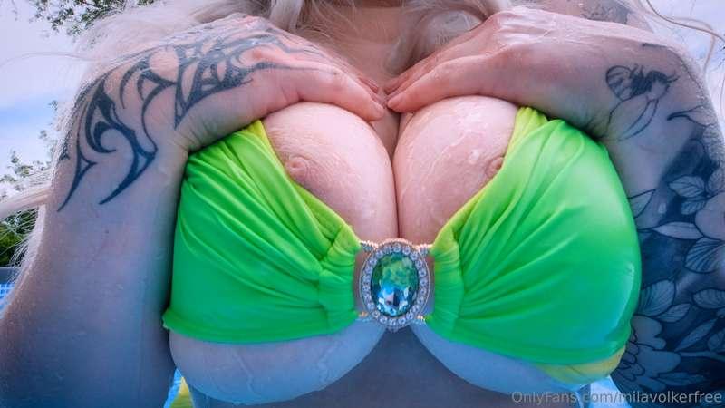 My cow tits in the pool as I promissed 😇