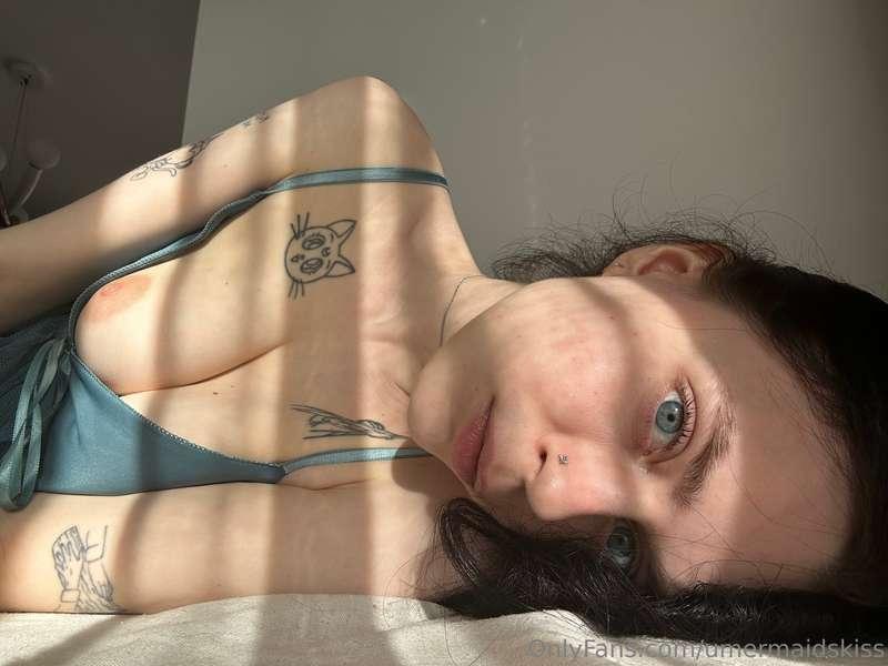 Sun-kissed dreams and soft shadows 🌞