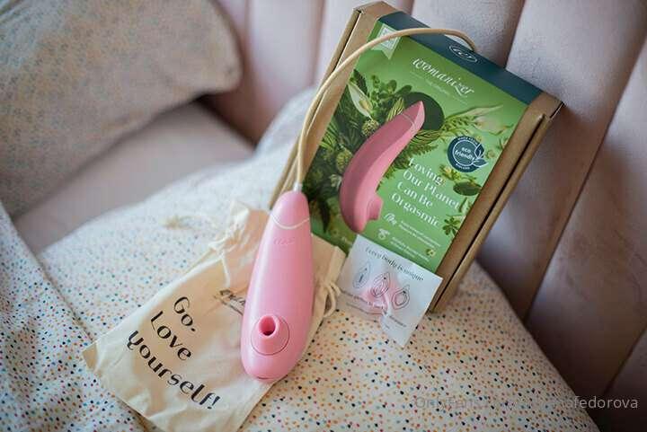 Tip to buy me a ***Womaniser Clitoral Sucking Toy!*** 👅🤪
***..