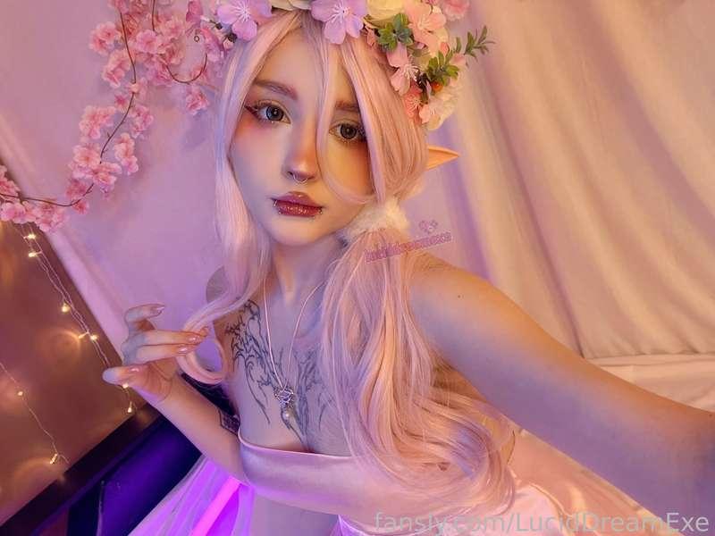 just wanted to clarify that i don't post long/full NSFW videos on my wall right now. however, i do offer custom videos and long nsfw vids are available in my dms. 

if you're interested in getting anything from me, feel free to message me any time and i'll be happy to assist you! ( &gt; 〰 &lt; )

☆ #egirl #anime #waifu #tiktok #emo #alt #amateur #gamergirl #kawaii #gothgf ☆