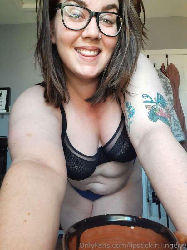 Happy Hump Day! Swipe for some delicious cake