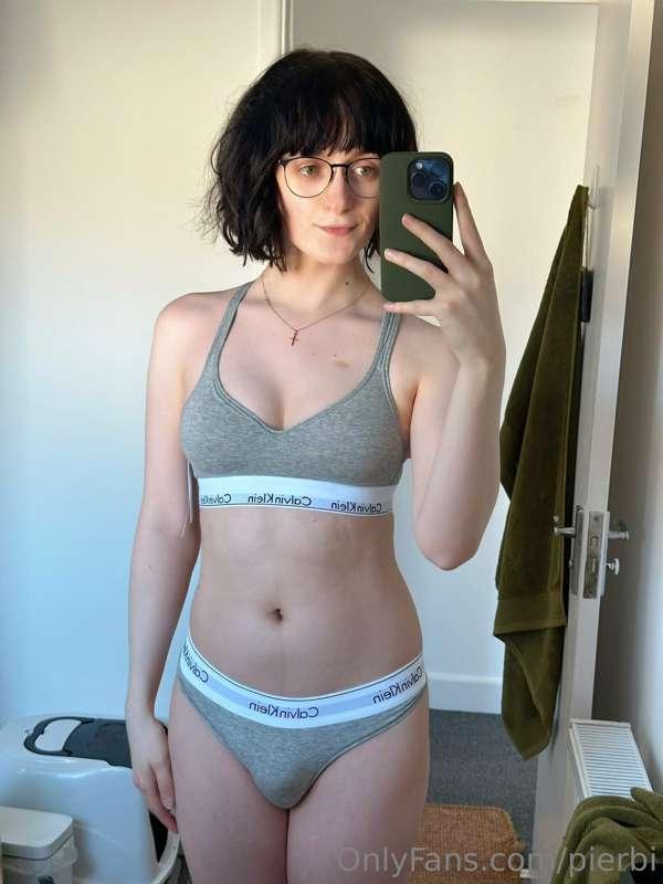 new comfy lingerie (bra is too small but otherwise omg it lo..