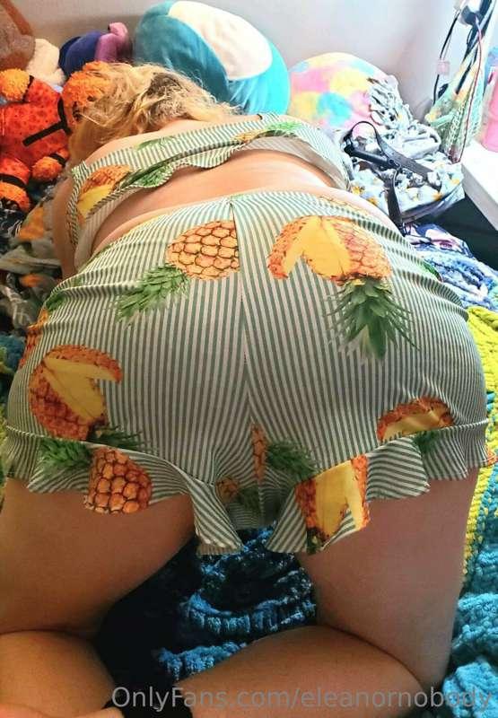 mmm @freethetates had me handcuffed and was spanking me and ..