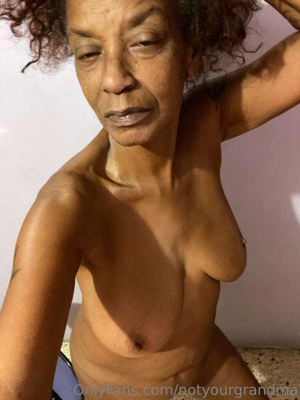 Ok guys I’m in Jamaica and I can go live from my phone so we..