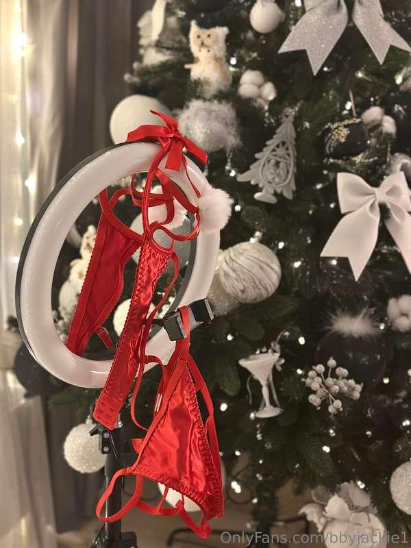 Santa left you a present ?🤭 Would love to see what it is ?🤭
