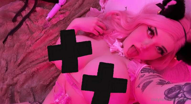 Check your DM’s for a free nude 😍