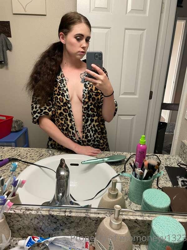 What’s hiding under my robe?🤫🤭😈