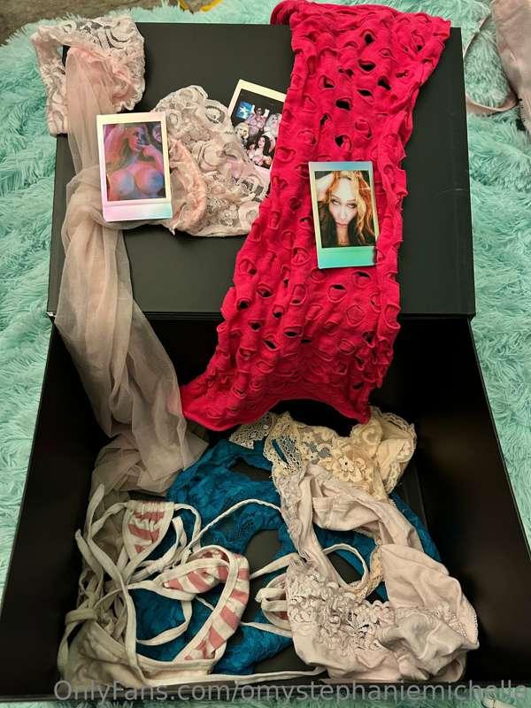 SOLD! 

💖 ***BIMBO BOX!!!*** 💖
For sale to the highest bidde..