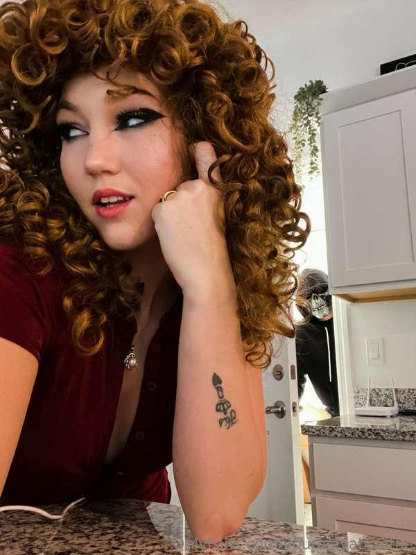 70s housewife’s husband was at work and she was home all alo..