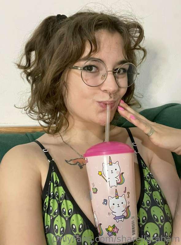 my 🍒 can hold this cup with no hands 😎