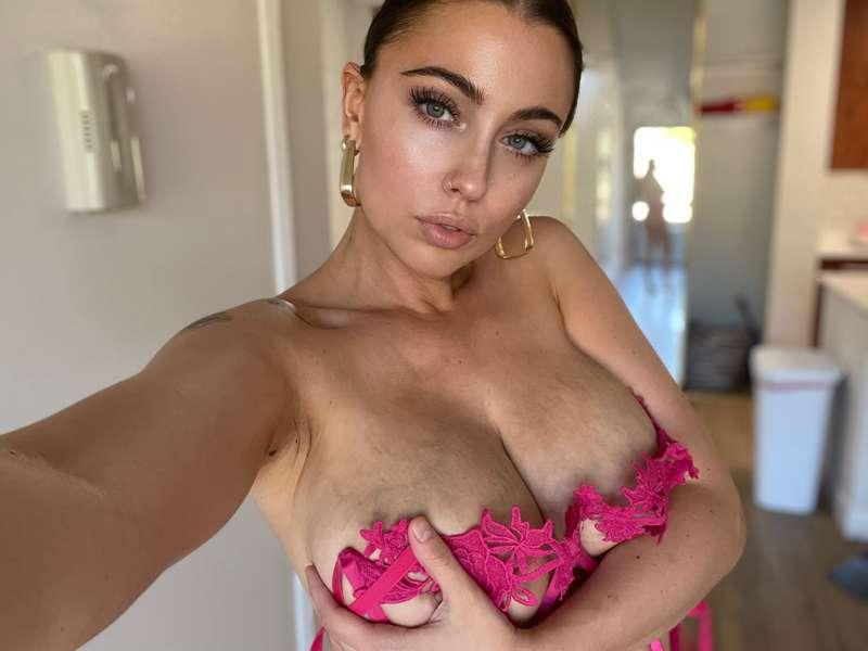 I have something special to show u 😍 CHECK YOUR DM!😘🤫