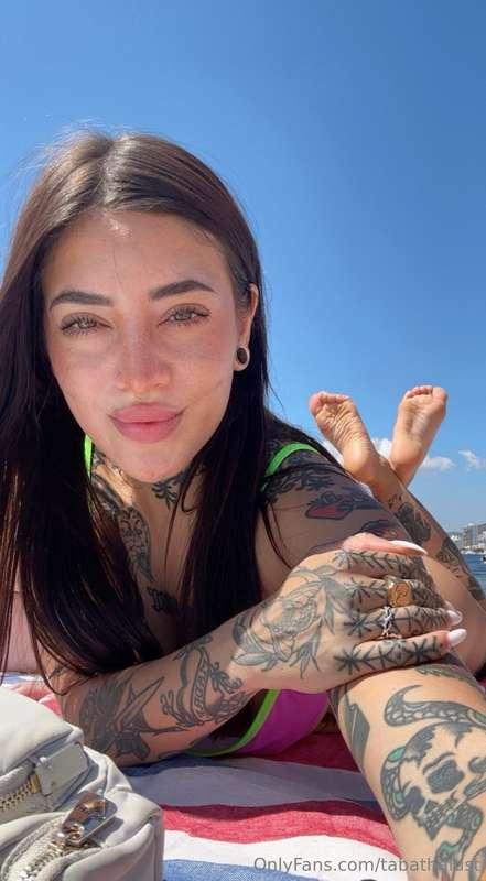 Beach day to relax🥰🥰