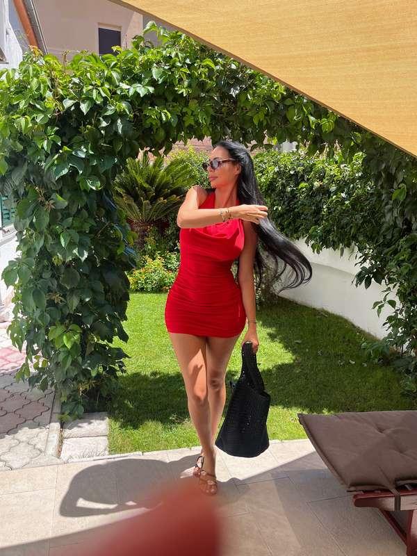  The perfect handful. 🍑🔥 