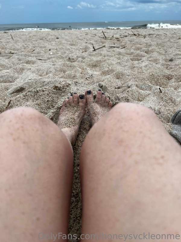 Sandy toes ✨💦
