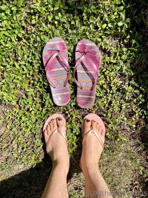 I finally replaced my flip flops :D I wore my old pair daily..