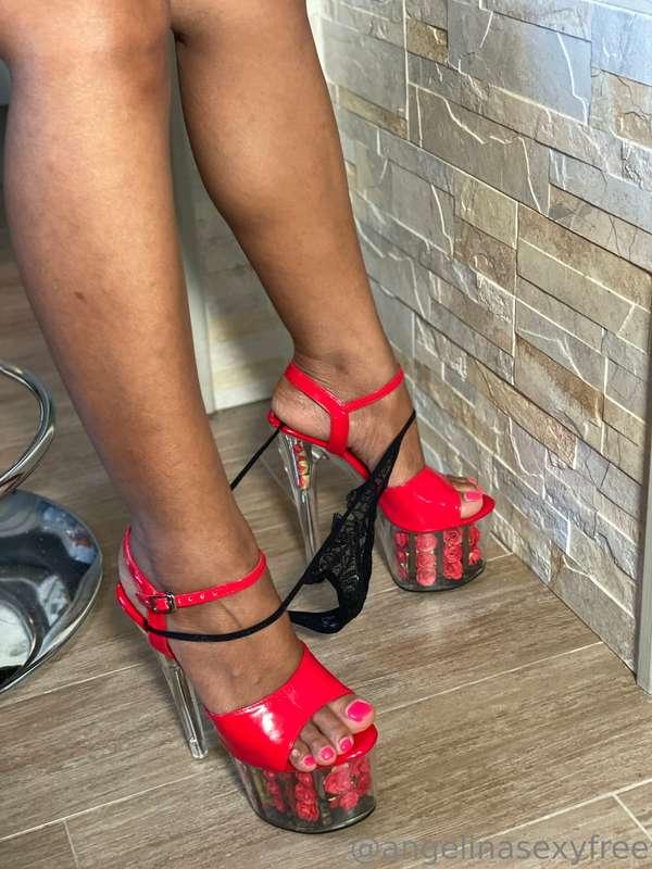 My standards are high… just like my heels👠

⭐ @thethaigodess..
