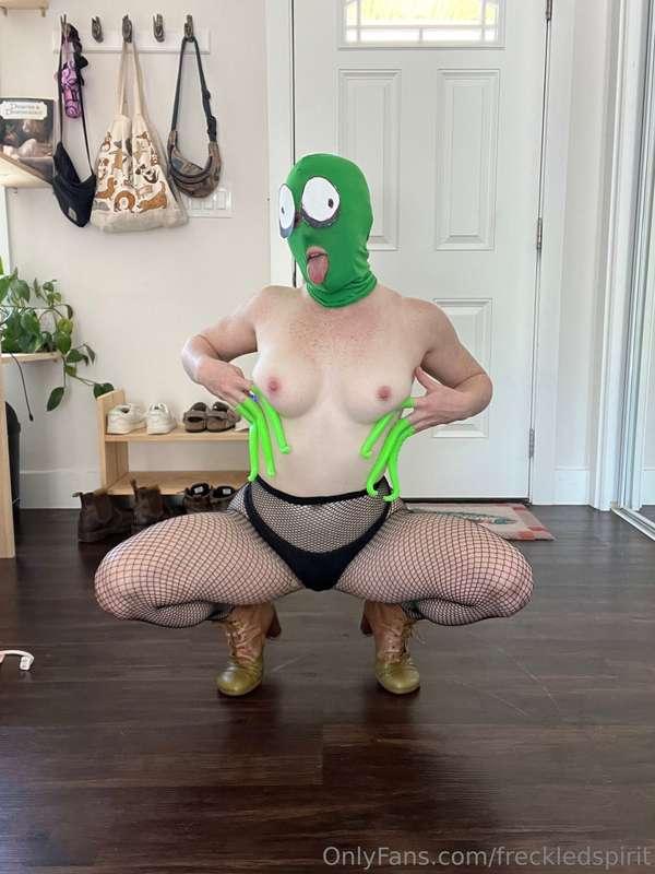 Sorry not sorry (salad fingers cosplay) 