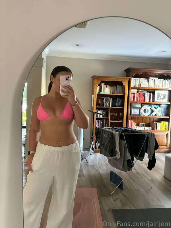 Tan lines are progressing 💦💦💦