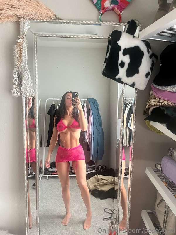 Do I look good in pink, or does pink just make me look hotte..