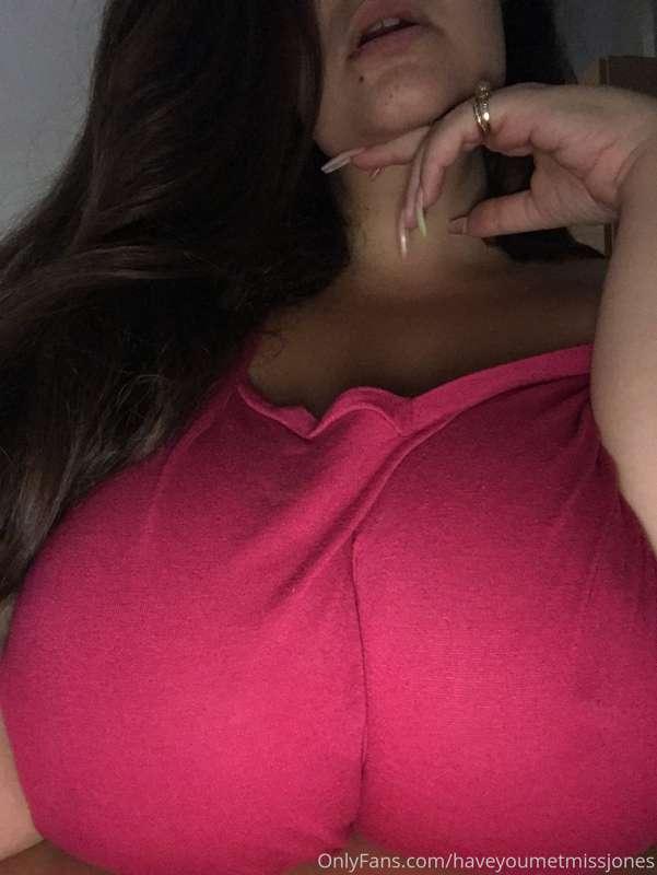 No bra days are the best for a gal like me 😅💖don’t you agree..