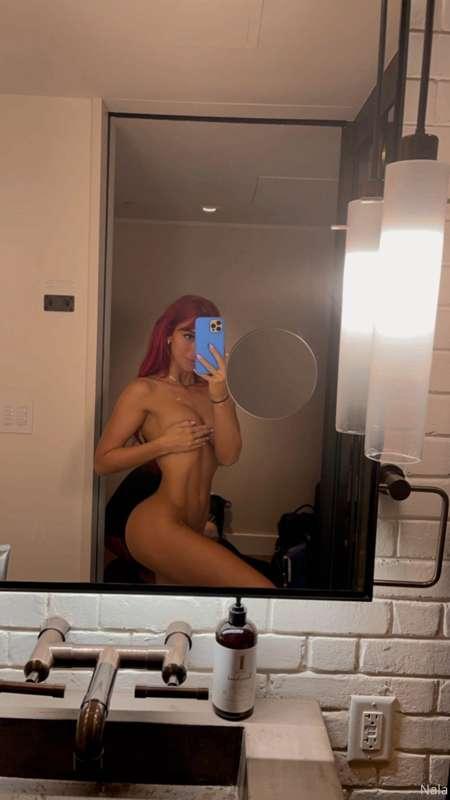 wide awake n horny af...wanna pound me in the shower?