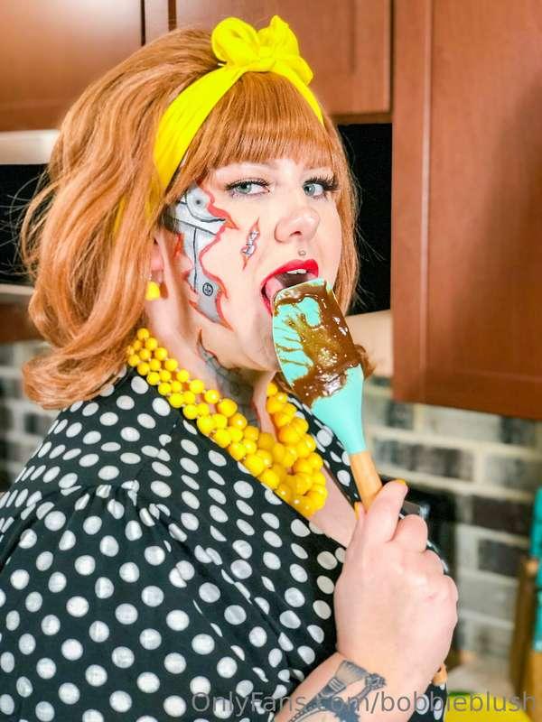 Chocolate with a slightly nutty flavor. 

Unrelated, did you..