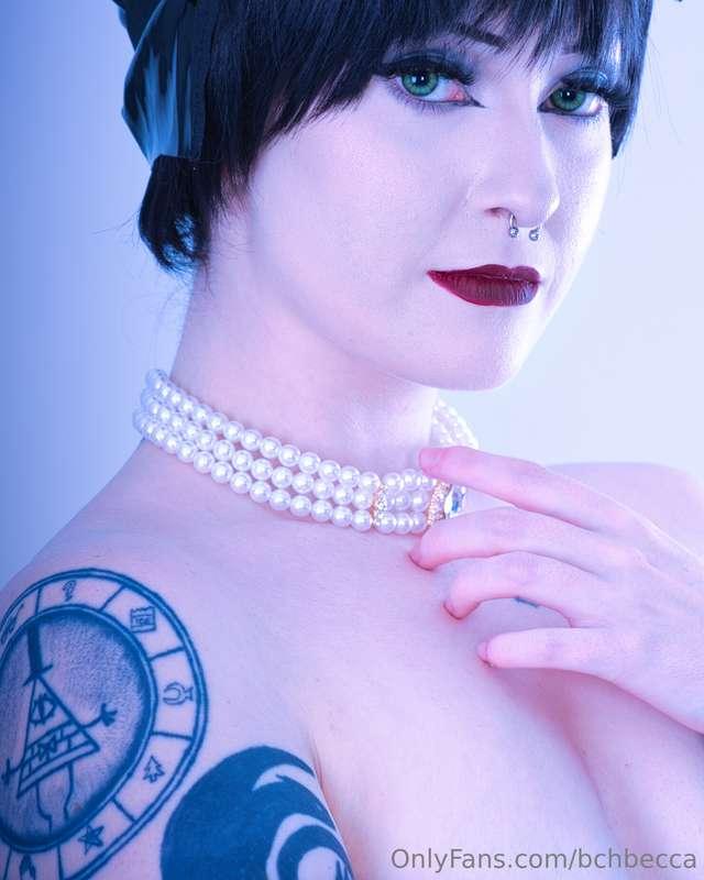 Is that Catwoman?? 👀👀👀