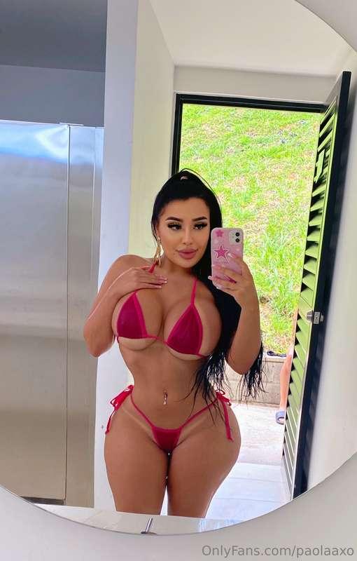 🍑 Colombian queen serving curves and confidence. Are you rea..