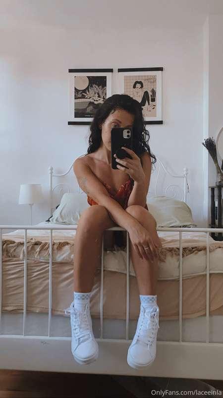 i almost broke my mirror trying to take trendy selfies for y..