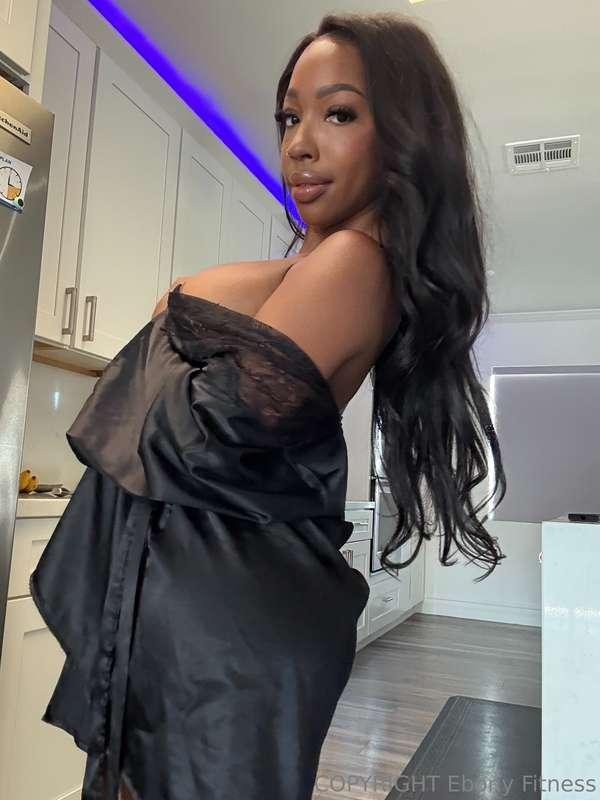 How’s your Monday going? Let’s make it better 🤭💦