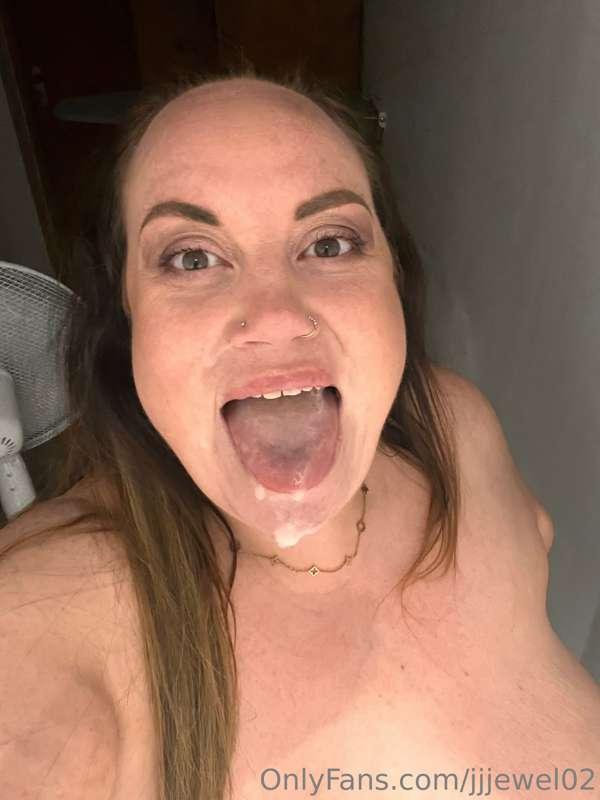 Let me swallow your cum🙈💦