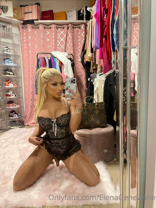 My legs are spread wide open. Come enjoy me.