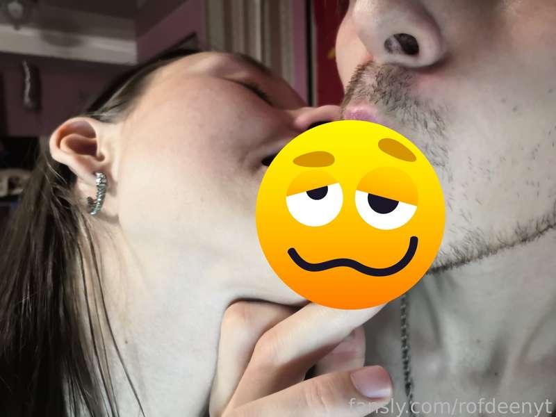 Oh, yeeah! Suck, suck! @tyneedfor

#fyp
#rofdeenyt #sexy #fetish
#tongue #longtongue #bigtongue #tonguefetish 
#lips 
#kiss #kissing
#suck #sucking
#tyneedfor
