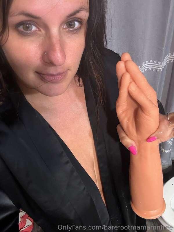 You wouldn't believe how much my pussy stretches while using..