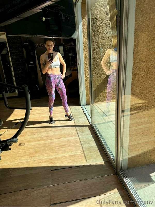 Gotta make time for a workout. 😀
Swipe to see some pretty im..